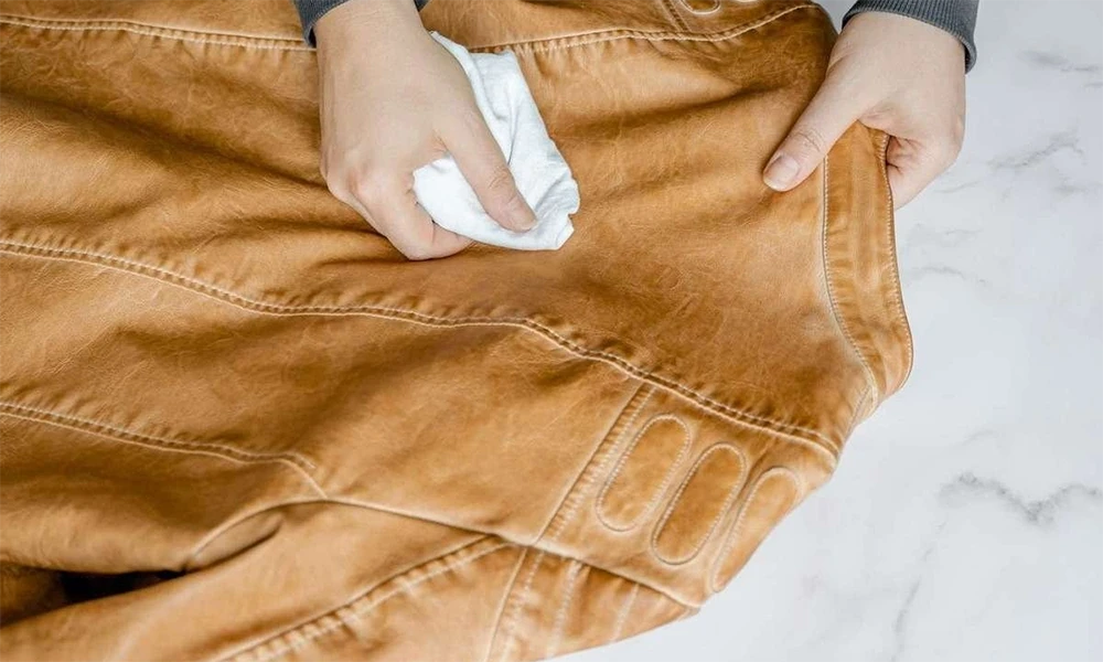 cleaning-brown-leather-jacket